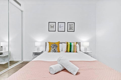 Centre Of Newtown 2 Bed Apartment - Events Australia 3