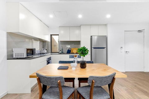 Centre Of Newtown 2 Bed Apartment - Events Australia 1