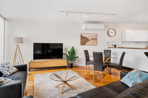 Centre Stage - Stroll To The Waterfront - Events Australia 1