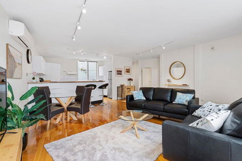 Centre Stage - Stroll To The Waterfront - Events Australia 0