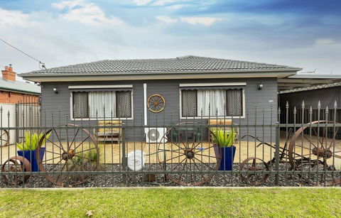 Charmer On Olive - Events Australia 0