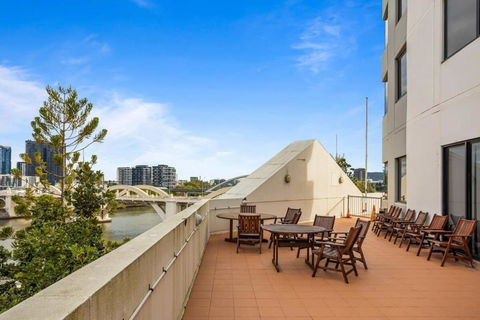 Charming 1-Bed Unit In An Unbeatable Location - Events Australia 4