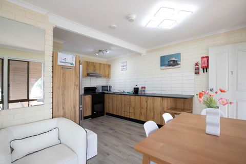 Charming 2-Bed Apartment With Bay Views - Events Australia 1