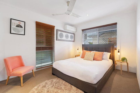 Charming 2-Bed Home With Spacious Backyard & BBQ - Events Australia 2