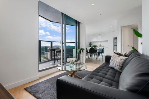 Charming 2BR Apt With Parkland And Mountain Views - Events Australia 1