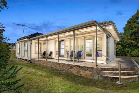 Charming Beach Retreat - Events Australia 0