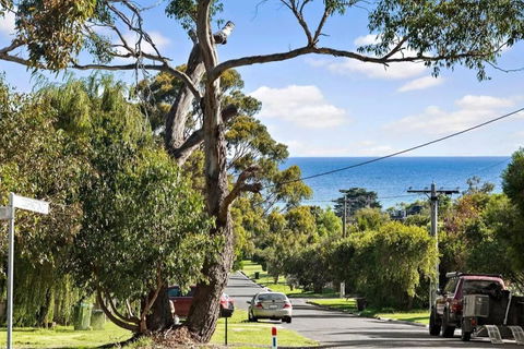 Charming Beach Retreat - Events Australia 1