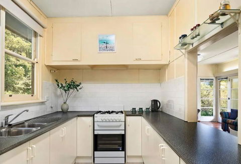 Charming Beach Retreat - Events Australia 2