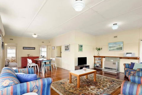 Charming Beach Retreat - Events Australia 3