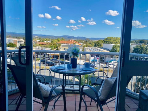 Charming Burleigh Studio - Events Australia 1