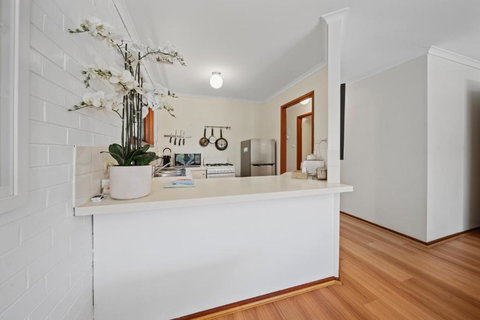 Charming Canberra 2-Bed By Parks & Shops - Events Australia 3