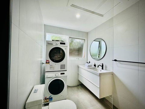 Charming Granny Flat Conveniently Located Near Knox Shopping Center - Events Australia 1
