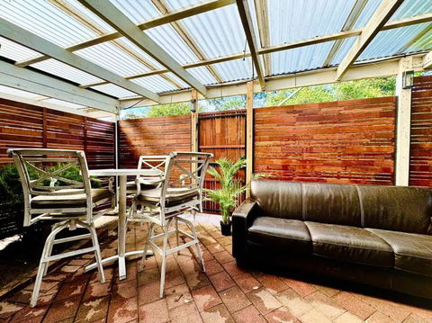 Charming Granny Flat Conveniently Located Near Knox Shopping Center - Events Australia 4