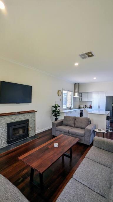Charming Large Home: Modern Comfort And Convenience - Events Australia 0