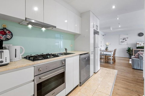 Central 2-Bed Apartment With Parking, Pool And Gym - Events Australia 1