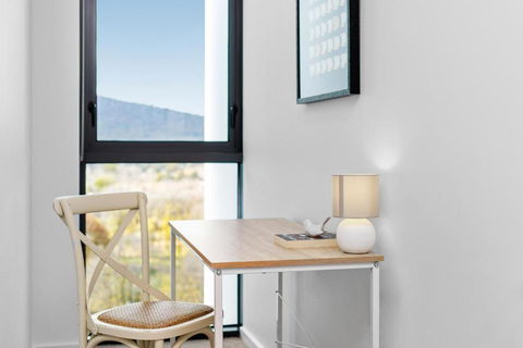 Central 2-Bed With Gym, BBQ & Stunning Views - Events Australia 2