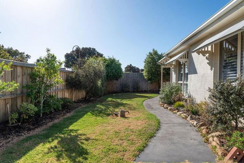 Charming Cottage, 7 Mins Walk To The Beach And Golf! - Events Australia 1