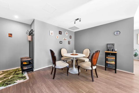 Charming Peaceful 3BR In Heart Of Rhodes - Events Australia 3