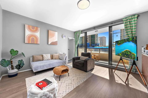 Charming Peaceful 3BR In Heart Of Rhodes - Events Australia 0