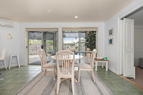 Charming Poolside Retreat - Events Australia 1