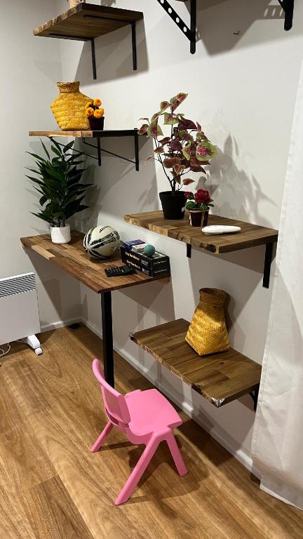 Charming Riverside Retreat Sleep6 - Events Australia 4