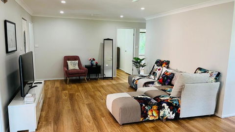 Charming Riverside Retreat Sleep6 - Events Australia 0