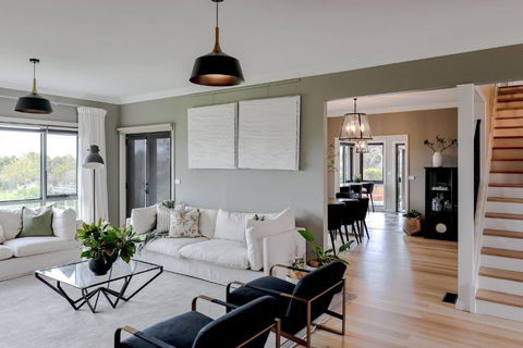 Chateau Clarence Luxurious Waterfront Retreat - Events Australia 0