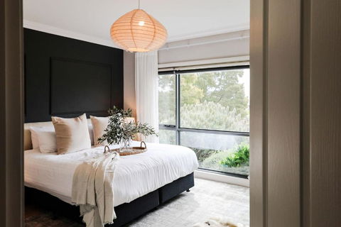 Chateau Clarence Luxurious Waterfront Retreat - Events Australia 3