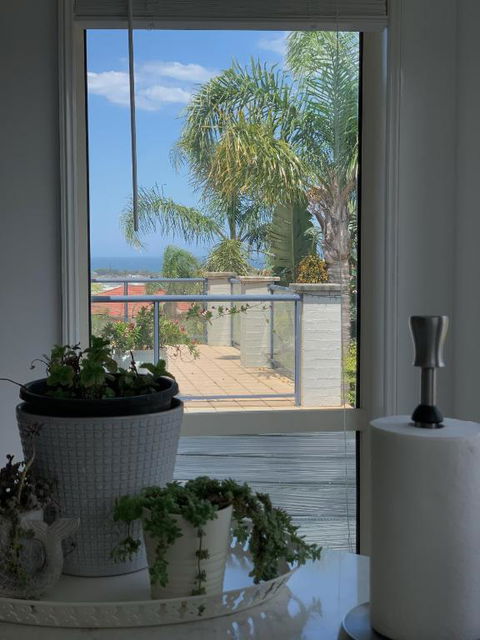 Cheerful/family Friendly Home With Water Views - Events Australia 4