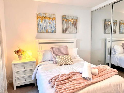 Chic 1BR Apt Urban Retreat Pool Parking Gym - Events Australia 2