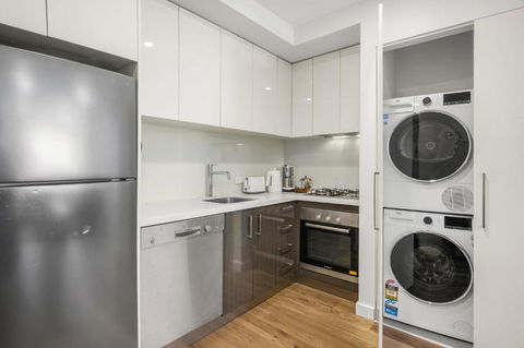 Chic 2-Bed Flat With Private Courtyard & BBQ - Events Australia 2