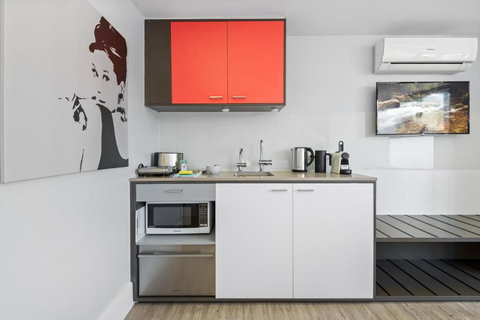 Chic And Cosy Studio Steps From St Kilda Beach - Events Australia 2