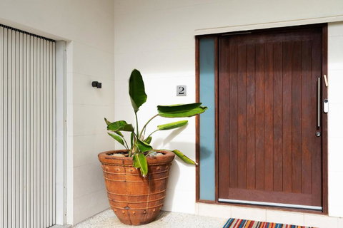 Chic Beachside Abode, Sunrise Beach - Events Australia 1