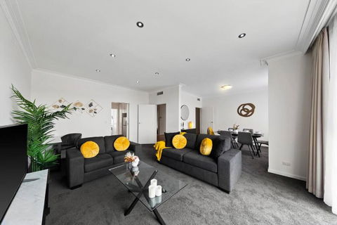 Chic Caulfield North Retreat - Events Australia 0