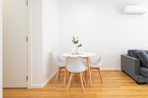 Chic Flinders Park Getaway - Events Australia 2