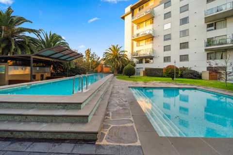 Chic Inner-City Apartment With Pool & BBQ Access - Events Australia 0