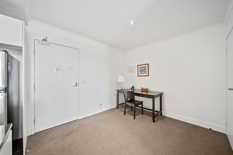 Chic Inner-City Apartment With Pool & BBQ Access - Events Australia 4