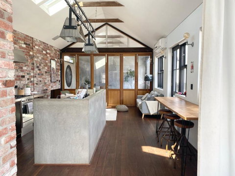 Chic Loft Style Apartment - Events Australia 0