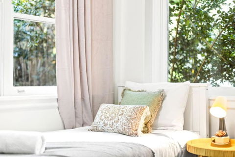 Chic Single Room - Seconds To Transport & Shops - Shared Bathroom - Events Australia 1