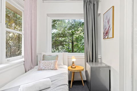 Chic Single Room - Seconds To Transport & Shops - Shared Bathroom - Events Australia 3