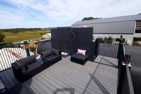 Chill At Our Igloo Cottage - 100m Stroll To Beach - Events Australia 2