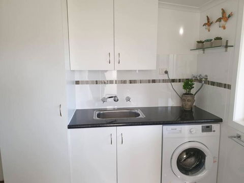 Chill At Our Igloo Cottage - 100m Stroll To Beach - Events Australia 3