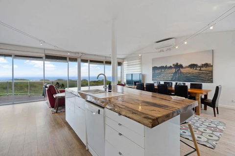 Chiton Breeze - Seagull Ave Hayborough - Linen Included - Events Australia 0