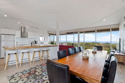 Chiton Breeze - Seagull Ave Hayborough - Linen Included - Events Australia 1