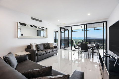 Circle On Cavill 2BRM 25FL - Events Australia 2