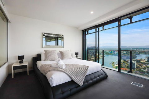 Circle On Cavill 2BRM 25FL - Events Australia 1