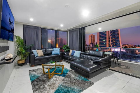 Circle On Cavill Surfers Paradise- 3 Bedroom Deluxe Apartment - Events Australia 2