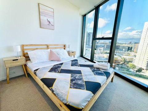 City View Luxury 3 Bedroom Apartment-Free Car Park - Events Australia 3