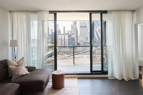 Cityscape Trendsetter - Contemporary Chic With Pool - Events Australia 3