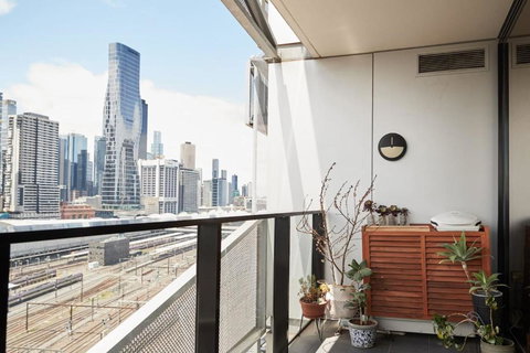 Cityscape Trendsetter - Contemporary Chic With Pool - Events Australia 4